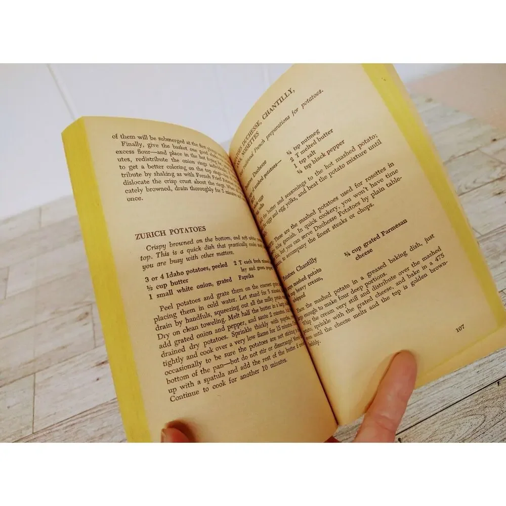 Easy Gourmet Cooking by Elsie Lee Magnum Paperback Cookbook 1st Ed‎ Vtg 1962